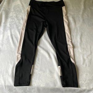 Black and white crop leggings with side pockets Sz M